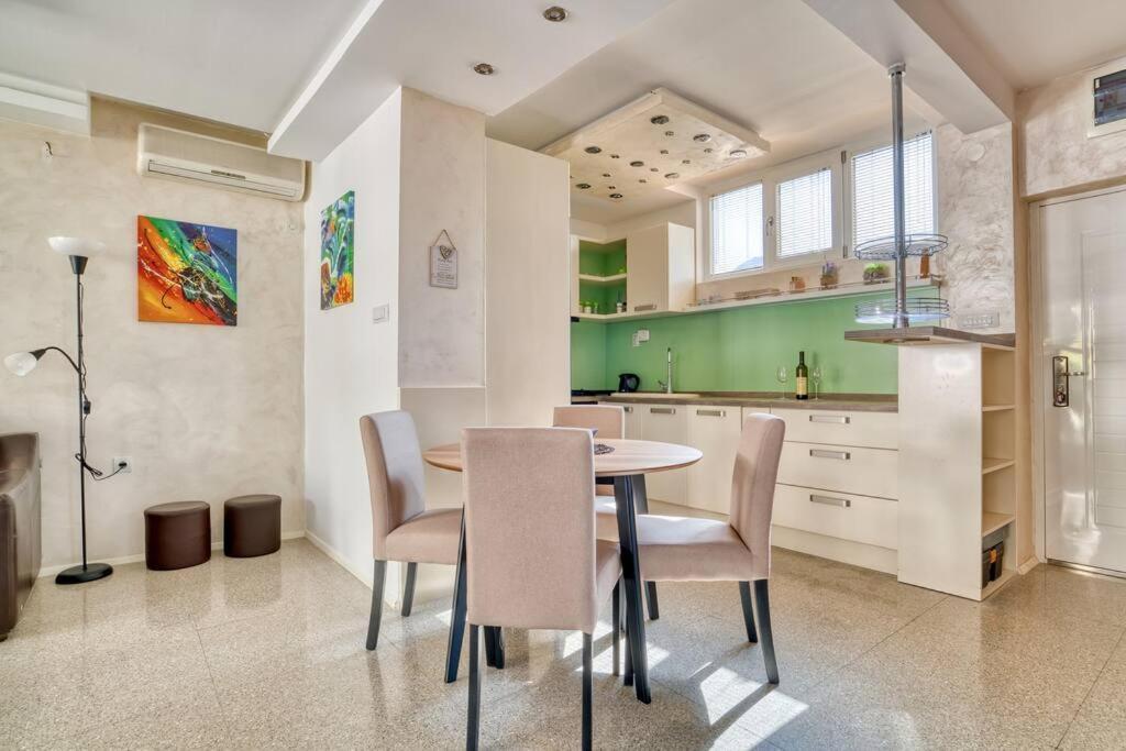 Cozy Nest Apartment- Central And Seaboard With Elevator Kotor Extérieur photo