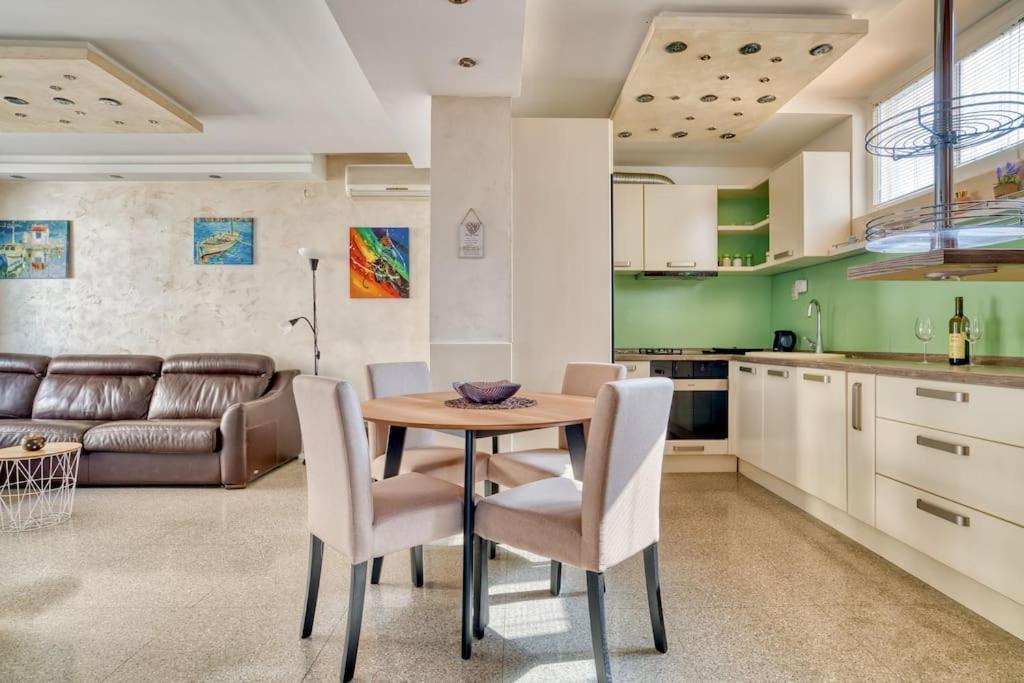 Cozy Nest Apartment- Central And Seaboard With Elevator Kotor Extérieur photo