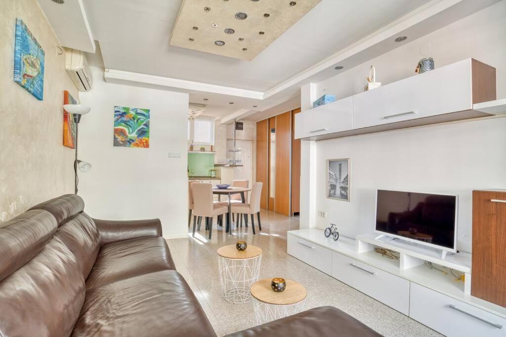 Cozy Nest Apartment- Central And Seaboard With Elevator Kotor Extérieur photo