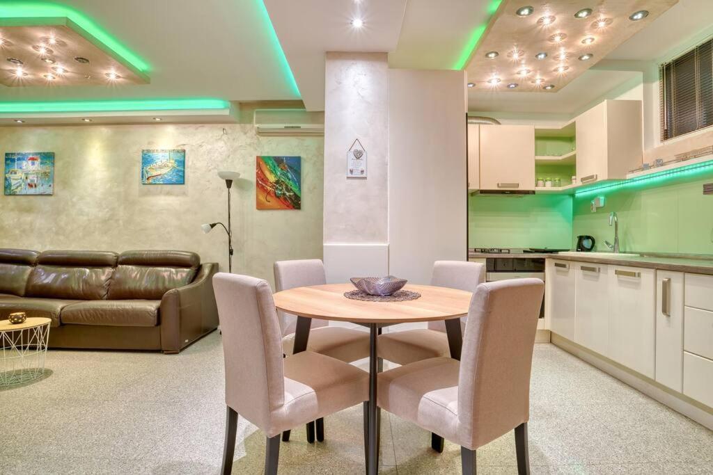 Cozy Nest Apartment- Central And Seaboard With Elevator Kotor Extérieur photo