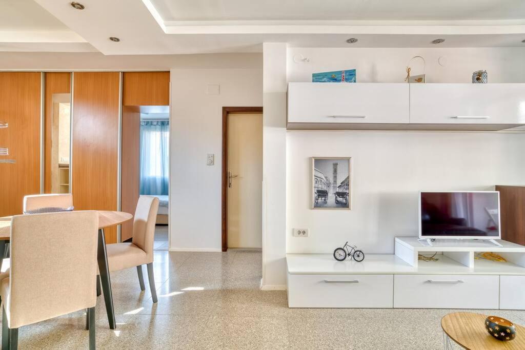 Cozy Nest Apartment- Central And Seaboard With Elevator Kotor Extérieur photo